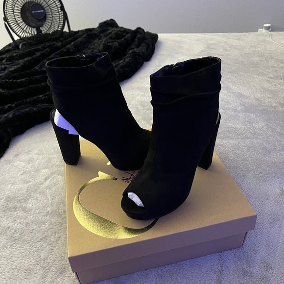 Charlotte Russe open toe heels - Picture 4 of 5